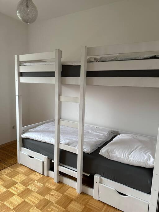 Freundliche Wohnung Naehe Weinstrasse Fuer 5 Personen Wagna Exterior photo